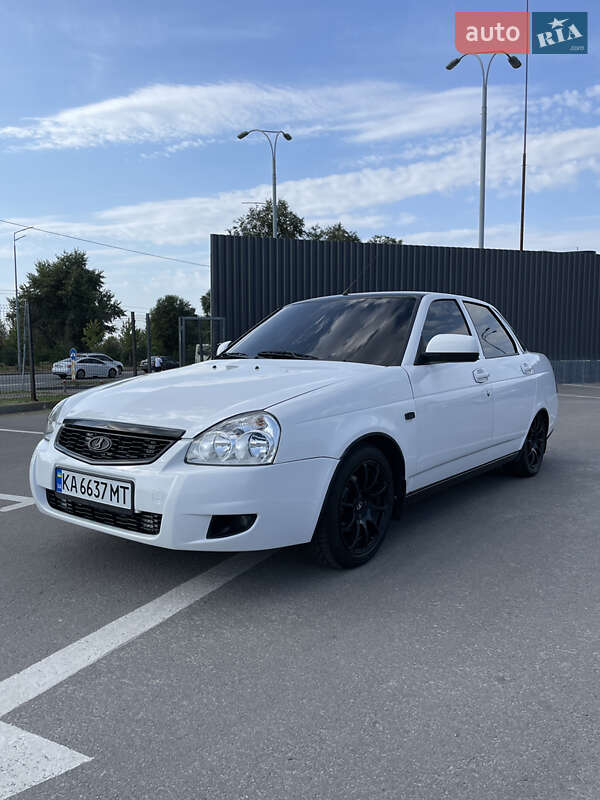 Седан ВАЗ / Lada 2170 Priora 2013 в Киеве