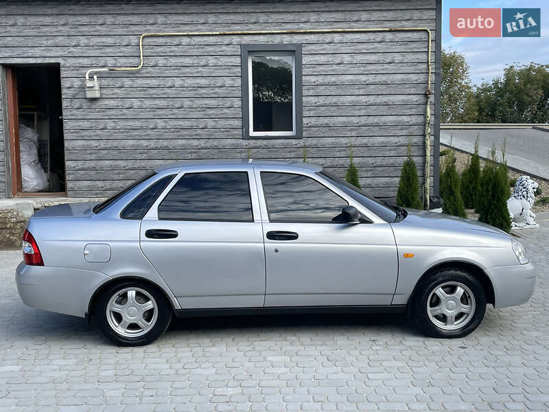 Седан ВАЗ / Lada 2170 Priora 2010 в Львове