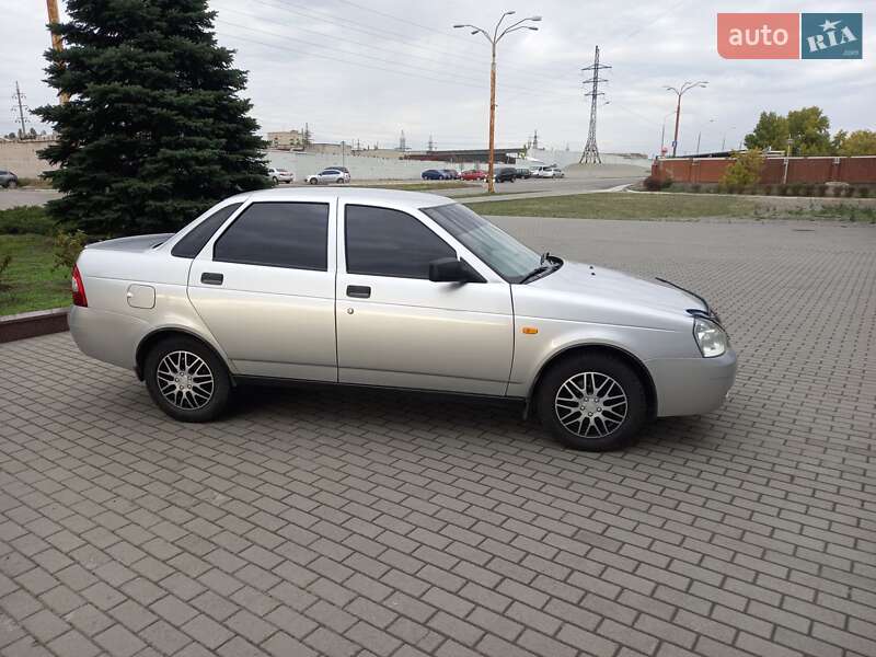 Седан ВАЗ / Lada 2170 Priora 2010 в Днепре