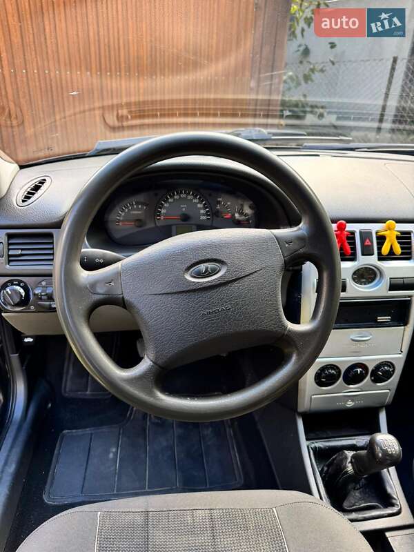 Седан ВАЗ / Lada 2170 Priora 2008 в Ужгороде фото 12 Седан ВАЗ / Lada 2170 Priora 2008 в Ужгороде