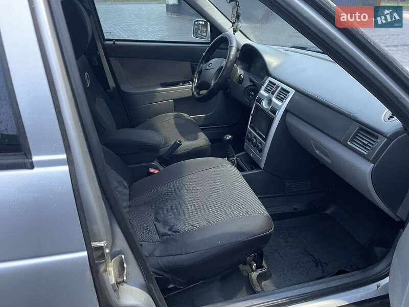 Седан ВАЗ / Lada 2170 Priora 2007 в Кривом Роге фото 6 Седан ВАЗ / Lada 2170 Priora 2007 в Кривом Роге