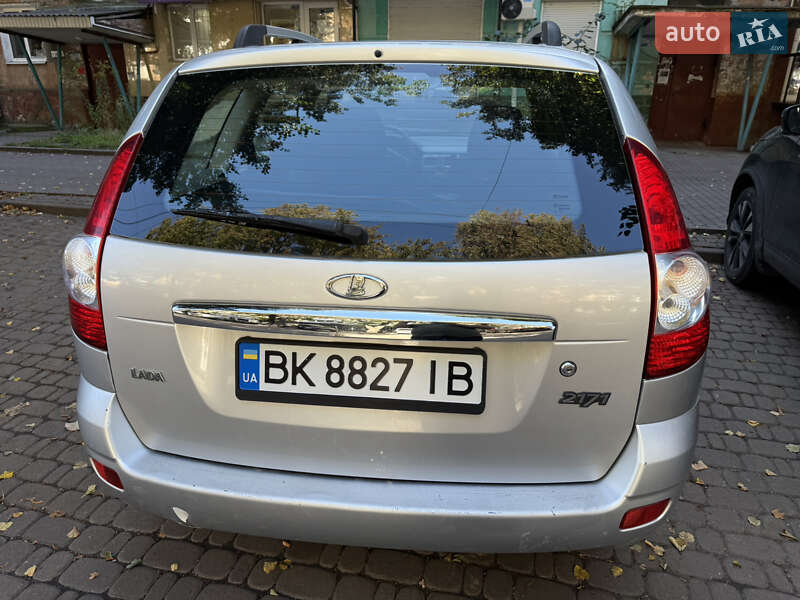 Универсал ВАЗ / Lada 2171 Priora 2010 в Ровно