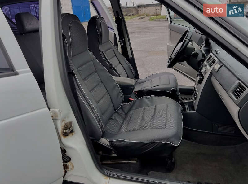 Универсал ВАЗ / Lada 2171 Priora 2009 в Горишних Плавнях фото 10 Универсал ВАЗ / Lada 2171 Priora 2009 в Горишних Плавнях