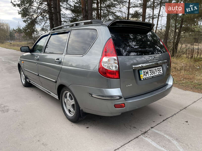 Універсал ВАЗ / Lada 2171 Priora 2011 в Славуті