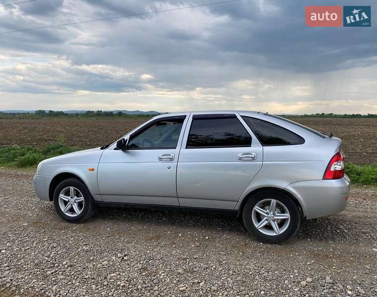 Хэтчбек ВАЗ / Lada 2172 Priora 2009 в Черновцах
