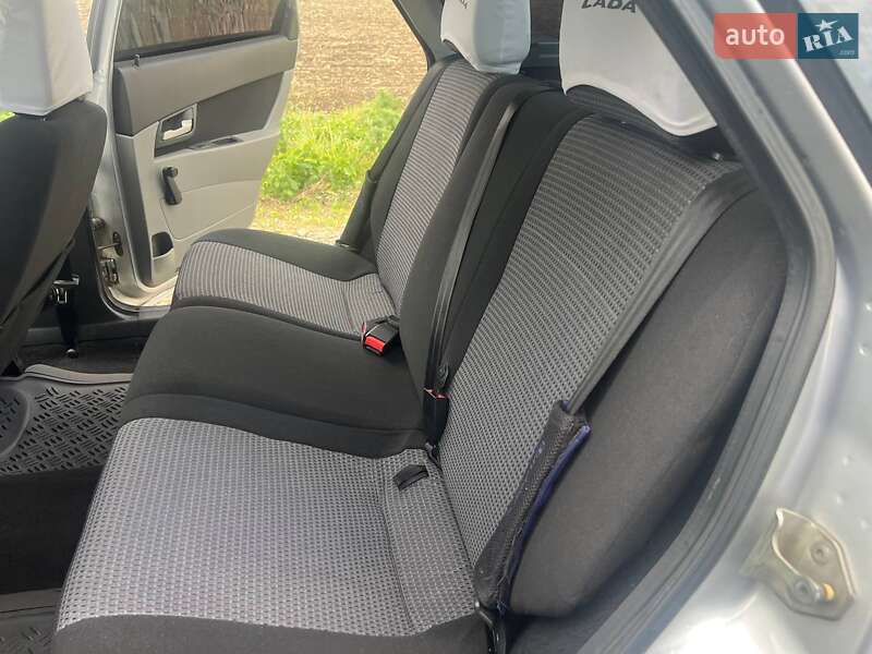 Хэтчбек ВАЗ / Lada 2172 Priora 2009 в Черновцах