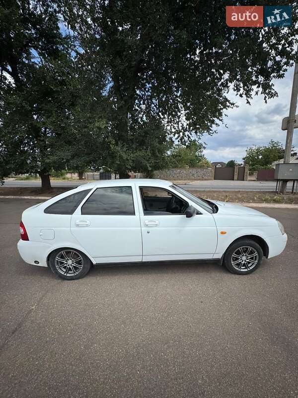 Хэтчбек ВАЗ / Lada 2172 Priora 2008 в Кривом Роге