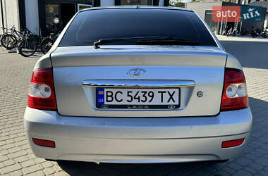 Хэтчбек ВАЗ 2172 Priora 2008 в 