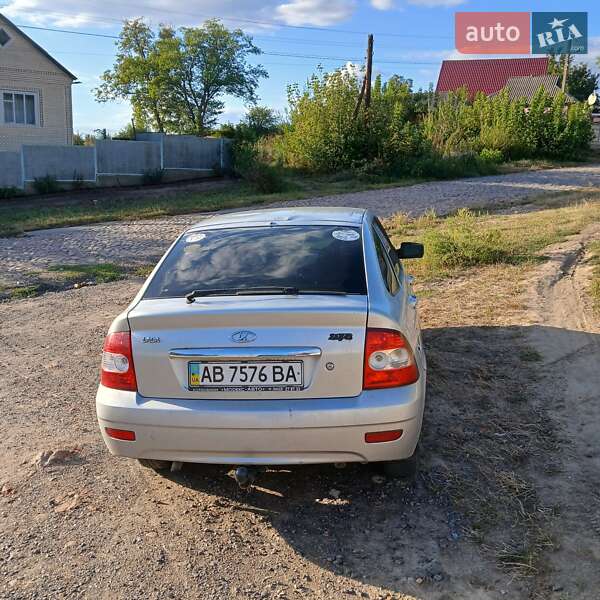 Хетчбек ВАЗ / Lada 2172 Priora 2008 в Бершаді фото 6 Хетчбек ВАЗ / Lada 2172 Priora 2008 в Бершаді