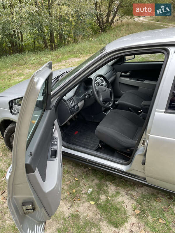 Хэтчбек ВАЗ / Lada 2172 Priora 2008 в Киеве фото 9 Хэтчбек ВАЗ / Lada 2172 Priora 2008 в Киеве