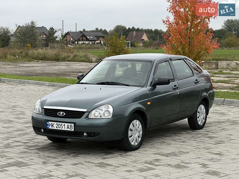Хэтчбек ВАЗ / Lada 2172 Priora 2008 в Здолбунове фото 5 Хэтчбек ВАЗ / Lada 2172 Priora 2008 в Здолбунове