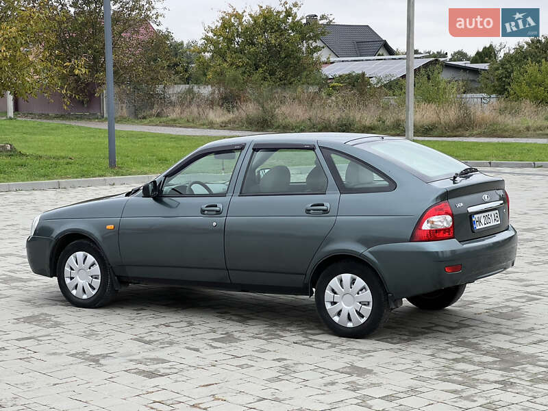 Хэтчбек ВАЗ / Lada 2172 Priora 2008 в Здолбунове фото 8 Хэтчбек ВАЗ / Lada 2172 Priora 2008 в Здолбунове