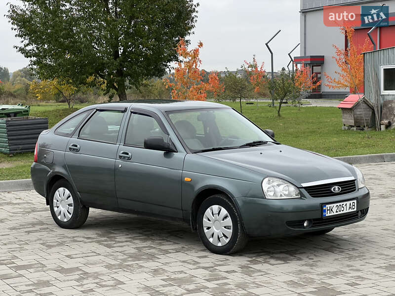 Хэтчбек ВАЗ / Lada 2172 Priora 2008 в Здолбунове фото 15 Хэтчбек ВАЗ / Lada 2172 Priora 2008 в Здолбунове