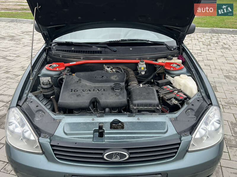 Хэтчбек ВАЗ / Lada 2172 Priora 2008 в Здолбунове фото 39 Хэтчбек ВАЗ / Lada 2172 Priora 2008 в Здолбунове