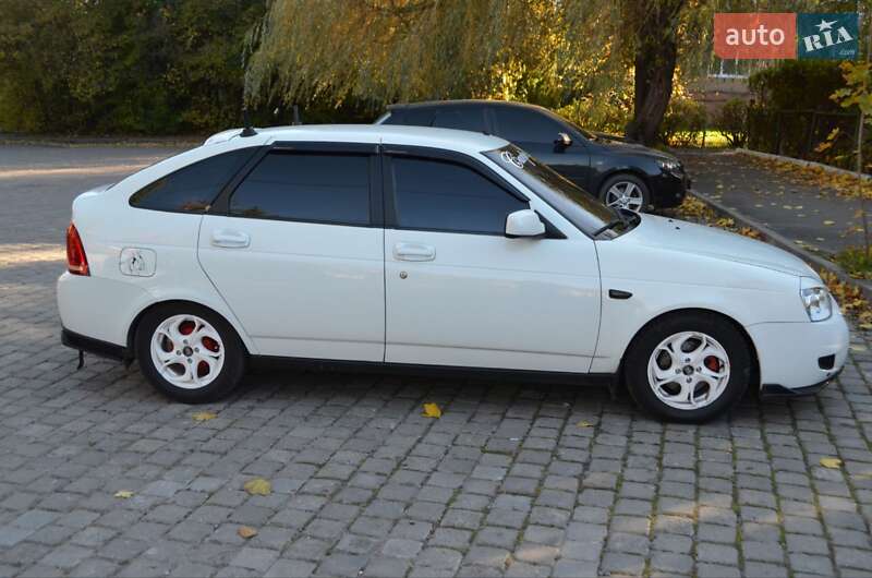 Хэтчбек ВАЗ / Lada 2172 Priora 2012 в Черновцах фото 3 Хэтчбек ВАЗ / Lada 2172 Priora 2012 в Черновцах