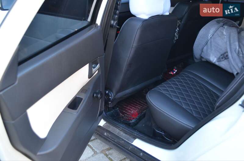 Хэтчбек ВАЗ / Lada 2172 Priora 2012 в Черновцах фото 11 Хэтчбек ВАЗ / Lada 2172 Priora 2012 в Черновцах