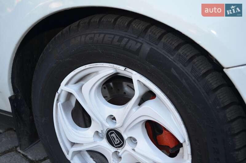 Хэтчбек ВАЗ / Lada 2172 Priora 2012 в Черновцах фото 17 Хэтчбек ВАЗ / Lada 2172 Priora 2012 в Черновцах