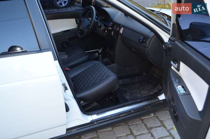 Хэтчбек ВАЗ / Lada 2172 Priora 2012 в Черновцах фото 22 Хэтчбек ВАЗ / Lada 2172 Priora 2012 в Черновцах