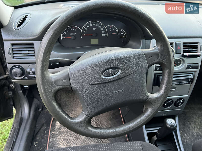 Хэтчбек ВАЗ / Lada 2172 Priora 2008 в Киеве фото 5 Хэтчбек ВАЗ / Lada 2172 Priora 2008 в Киеве