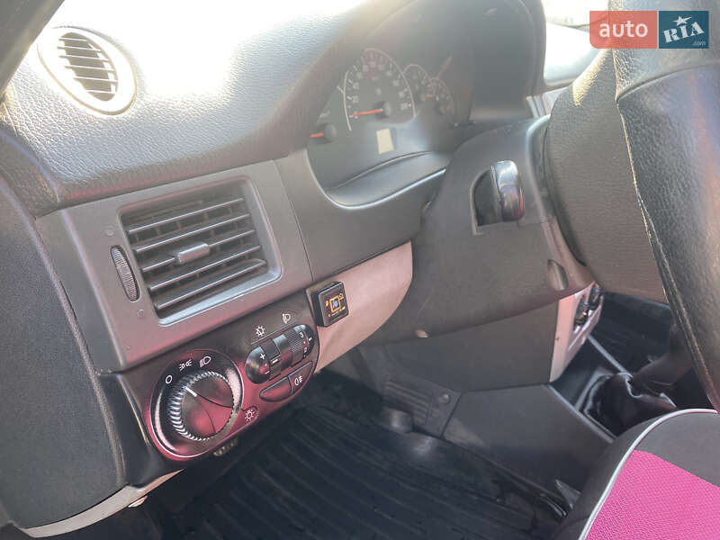 Хэтчбек ВАЗ / Lada 2172 Priora 2008 в Черновцах фото 14 Хэтчбек ВАЗ / Lada 2172 Priora 2008 в Черновцах