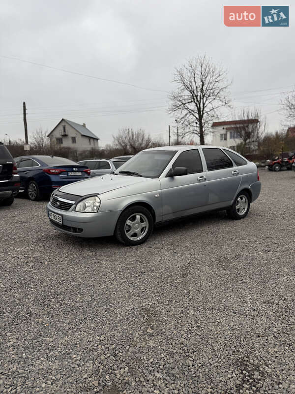 Хетчбек ВАЗ / Lada 2172 Priora 2009 в Смілі фото 3 Хетчбек ВАЗ / Lada 2172 Priora 2009 в Смілі