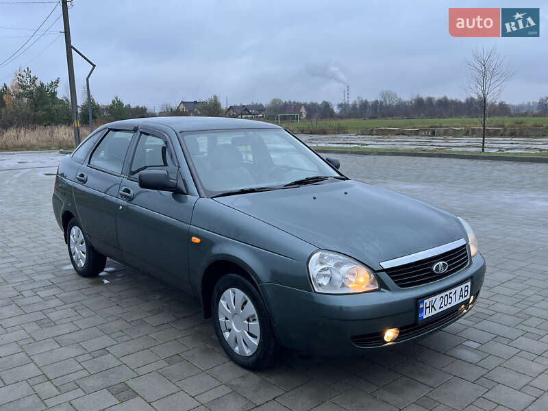 Хетчбек ВАЗ / Lada 2172 Priora 2008 в Здолбуніві фото 3 Хетчбек ВАЗ / Lada 2172 Priora 2008 в Здолбуніві