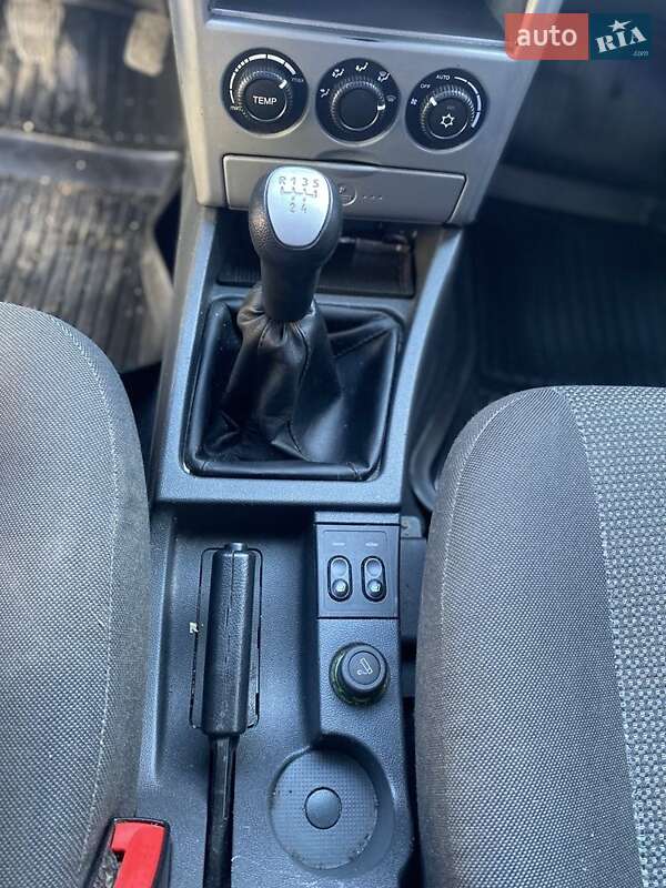 Хэтчбек ВАЗ / Lada 2172 Priora 2010 в Запорожье фото 14 Хэтчбек ВАЗ / Lada 2172 Priora 2010 в Запорожье