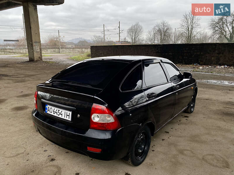 Хетчбек ВАЗ / Lada 2172 Priora 2008 в Мукачевому фото 4 Хетчбек ВАЗ / Lada 2172 Priora 2008 в Мукачевому