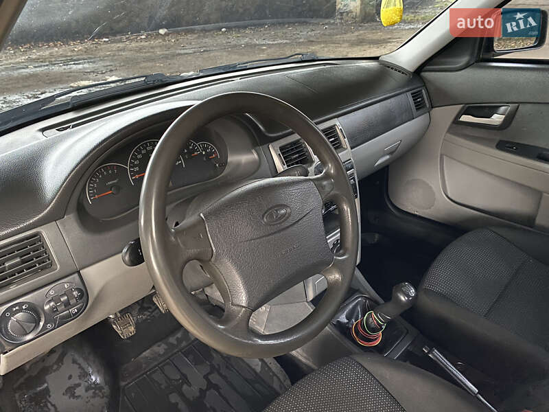 Хетчбек ВАЗ / Lada 2172 Priora 2008 в Мукачевому фото 19 Хетчбек ВАЗ / Lada 2172 Priora 2008 в Мукачевому