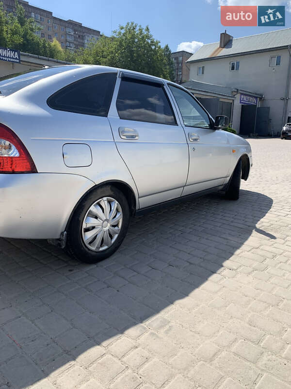 Хэтчбек ВАЗ / Lada 2172 Priora 2010 в Тернополе