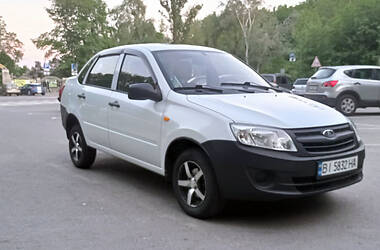 Седан ВАЗ / Lada 2190 Granta 2012 в Полтаве