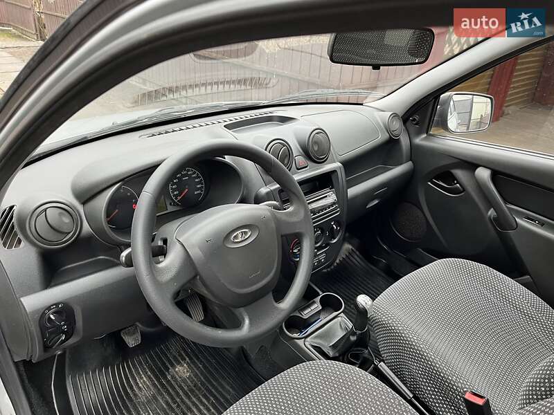 Седан ВАЗ / Lada 2190 Granta 2013 в Черкассах
