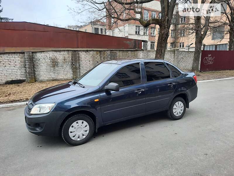 Седан ВАЗ 2190 Granta 2012 в 