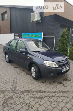 Седан ВАЗ / Lada 2190 Granta 2012 в Черкасах