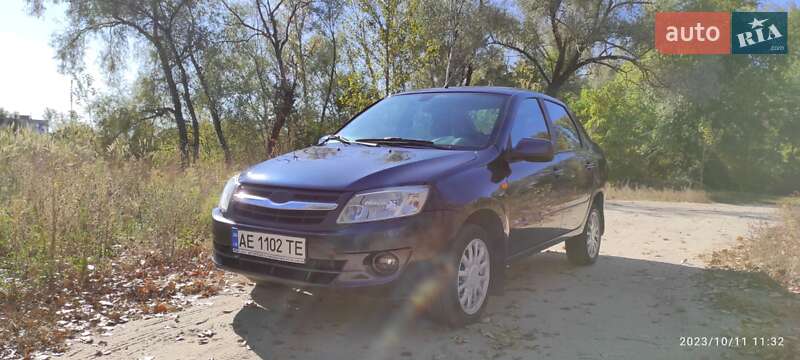 Седан ВАЗ / Lada 2190 Granta 2013 в Днепре