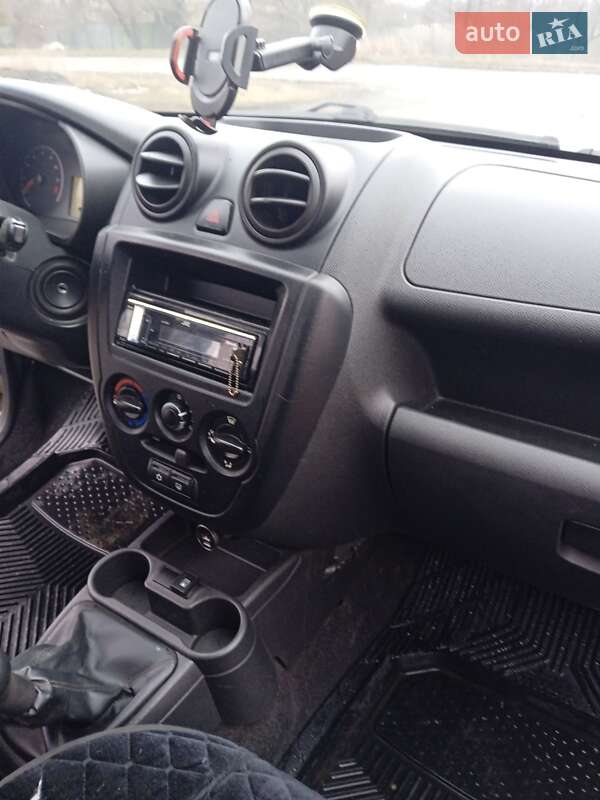 Седан ВАЗ / Lada 2190 Granta 2013 в Краматорске