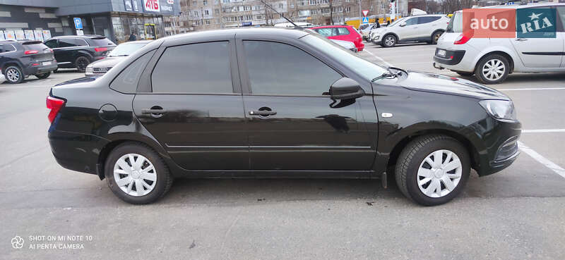 Седан ВАЗ / Lada 2190 Granta 2018 в Черкассах