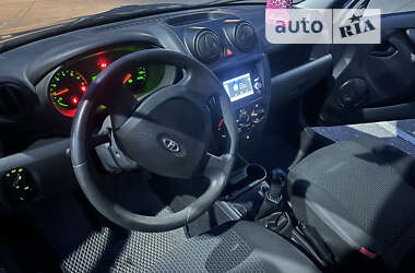 Седан ВАЗ 2190 Granta 2013 в 