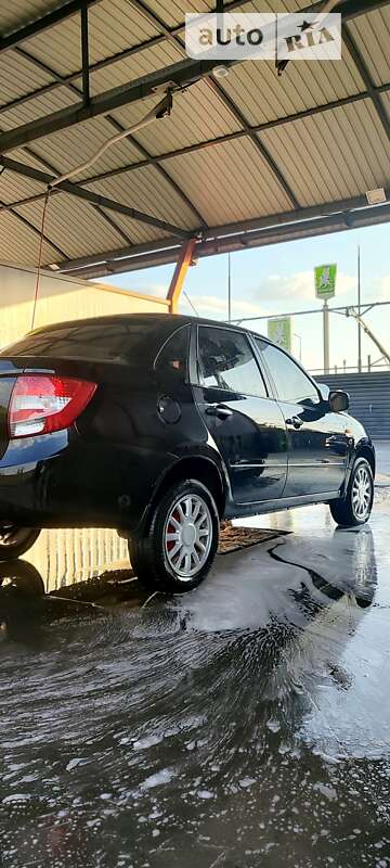 Седан ВАЗ 2190 Granta 2013 в 