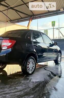 Седан ВАЗ 2190 Granta 2013 в 