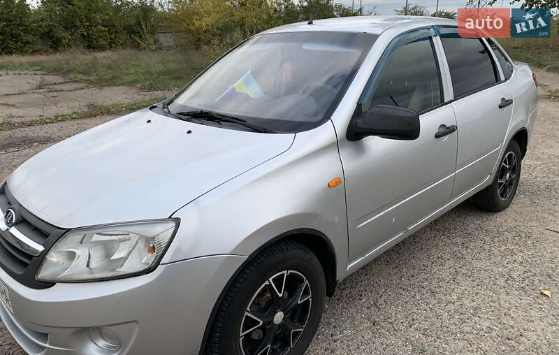 Седан ВАЗ / Lada 2190 Granta 2013 в Одессе