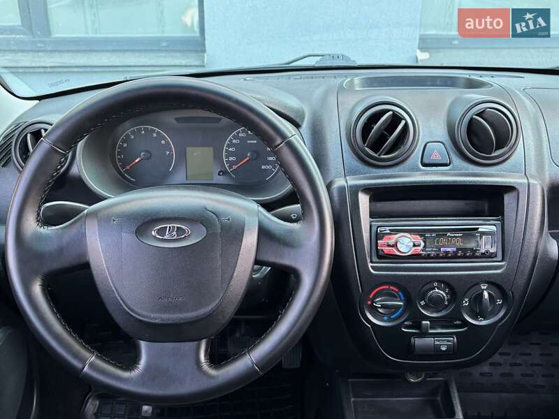 Седан ВАЗ / Lada 2190 Granta 2015 в Виннице