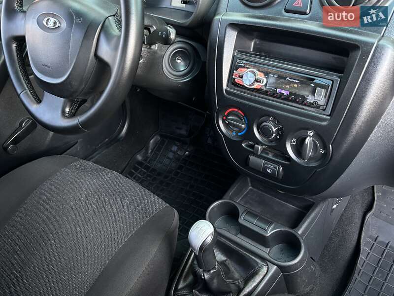 Седан ВАЗ / Lada 2190 Granta 2015 в Виннице