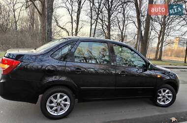 Седан ВАЗ / Lada 2190 Granta 2013 в Києві