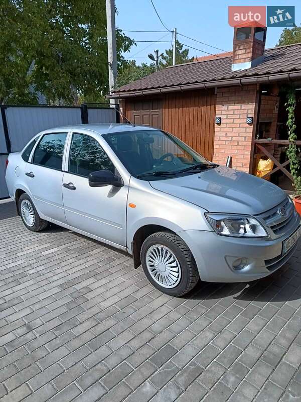 Седан ВАЗ / Lada 2190 Granta 2014 в Кривом Роге фото 2 Седан ВАЗ / Lada 2190 Granta 2014 в Кривом Роге