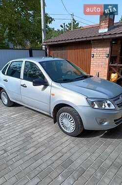 Седан ВАЗ 2190 Granta 2014 в 