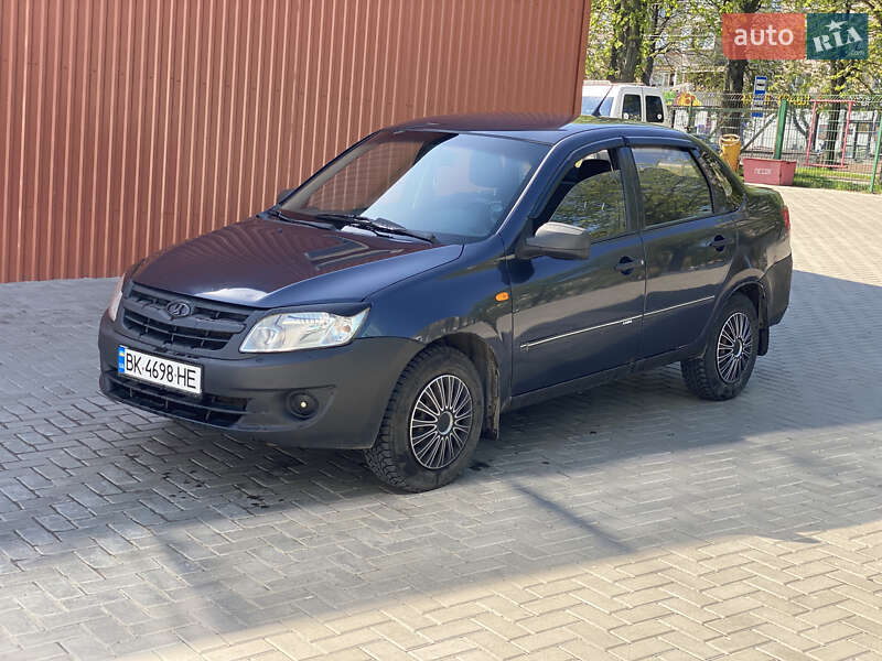 Седан ВАЗ 2190 Granta 2012 в 