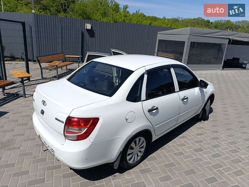Седан ВАЗ / Lada 2190 Granta 2014 в Полтаве