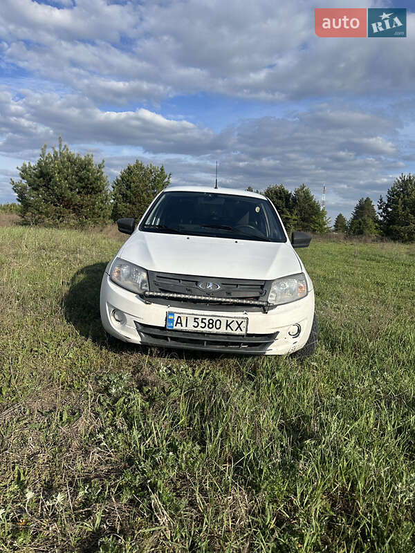 Седан ВАЗ 2190 Granta 2015 в 