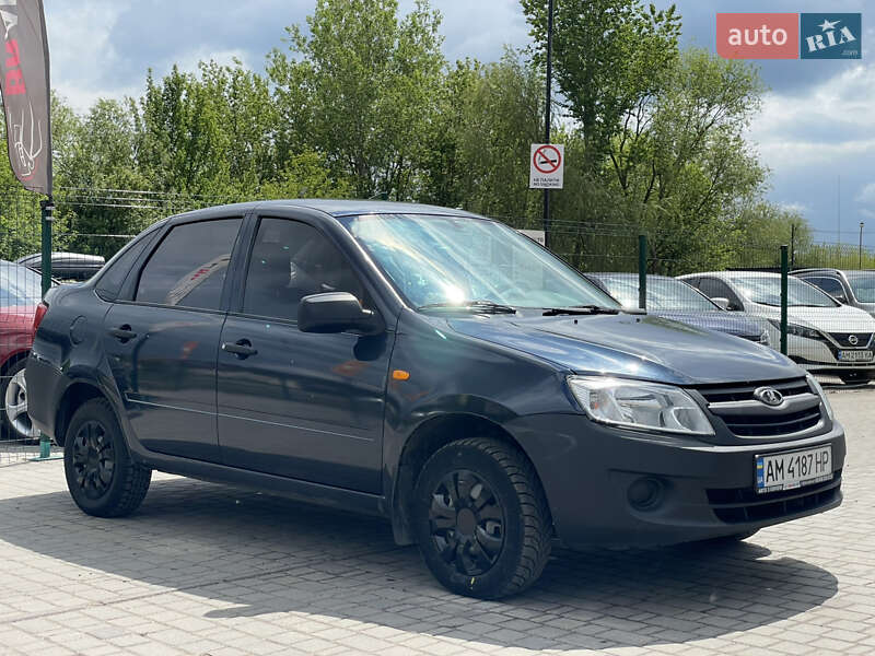 Седан ВАЗ / Lada 2190 Granta 2012 в Бердичеве